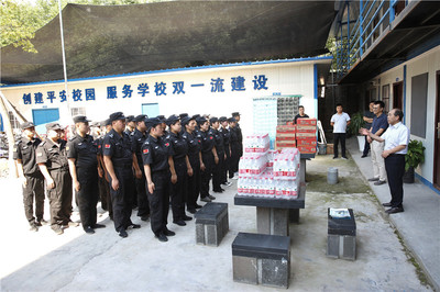 寒冬送暖意，關懷潤人心——學校領導走訪慰問假期運行單位