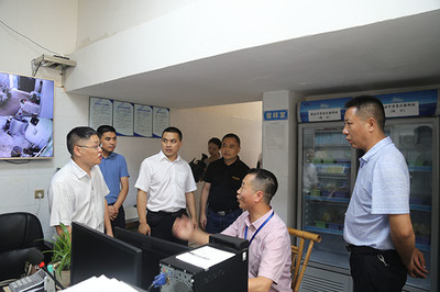 筑牢校園安全防線，賦能智慧后勤服務(wù)——省教育廳領(lǐng)導(dǎo)蒞臨射洪中學(xué)調(diào)研食品安全及食堂信息化建設(shè)工作